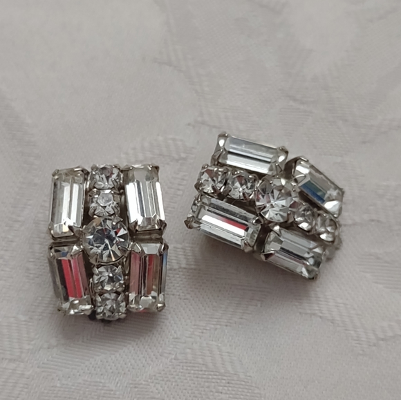 Weiss vintage baguette mozaic crystals silver tone clip on earrings - Picture 6 of 7